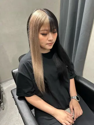 ロング 奥本 侑 ハイトーン、髪質改善のヘアスタイル