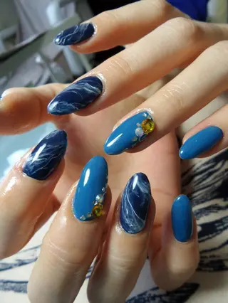 ロング MOMO NAILのネイルデザイン