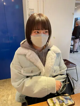 ミディアム カラー MIOベージュカラー 柔らかいカラーのヘアスタイル