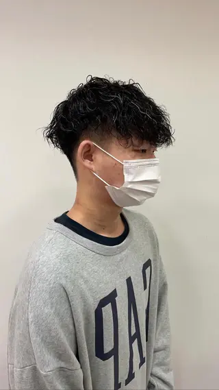 カラー パーマ メンズ メンズパーマのプロ 川野翔太のヘアスタイル