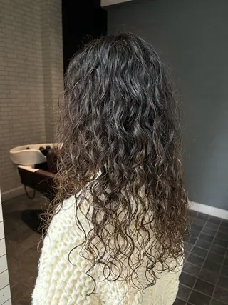 ロング shoko/ 海外ガール風パーマのヘアスタイル