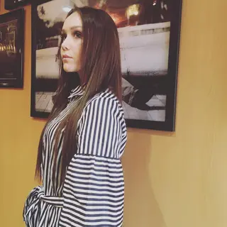 ロング カラー Drei.B.（ドライヴ）所属・ヨシダ アズサのヘアスタイル