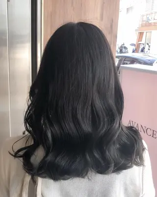 セミロング カラー 関 彩花のヘアスタイル