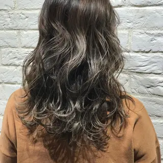 セミロング カラー UMEDA FIGAROのヘアスタイル