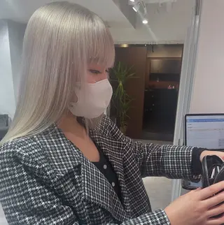 ミディアム カラー 🫧 栄ハイトーン Yasuyo🫧のヘアスタイル