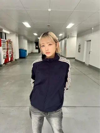 ショート カラー ハイトーン／ レイヤー／ボブのヘアスタイル