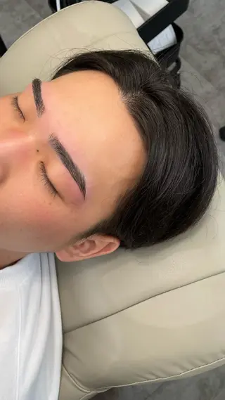 メンズ アイブロウ 脱毛サロンとぅるん所属・脱毛サロンとぅるん 日野川角の眉毛・アイブロウイメージ