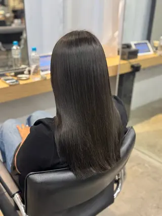 セミロング leo/ロング／ レイヤーカット⛈️のヘアスタイル