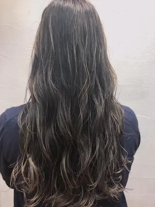 カラー 360°キレイな ショートカットのヘアスタイル