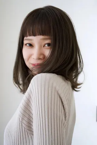 セミロング カラー fio マナミのヘアスタイル