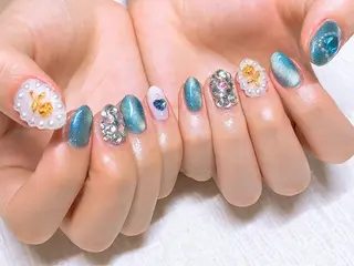 ネイル THECOLORS所属・近貞 莉奈のネイルデザイン