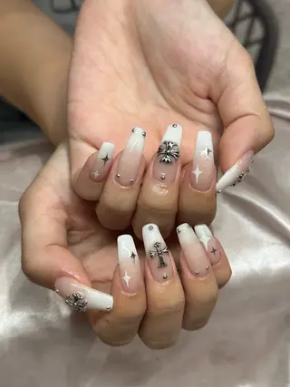 ネイル Roy 心斎橋店所属・Roy 心斎橋 IINUMAのネイルデザイン