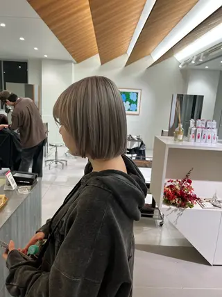 ショート カラー ブリーチ/レイヤー 🌻Mutsumiのヘアスタイル