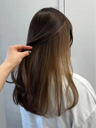 ロング カラー ✩.*Aise⟡.· 艶カラー🐈‍⬛🩶のヘアスタイル