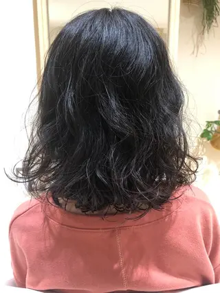 ミディアム パーマ 大岩 茉愉のヘアスタイル