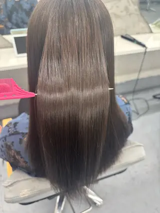 ロング カラー 腰越 麻奈のヘアスタイル