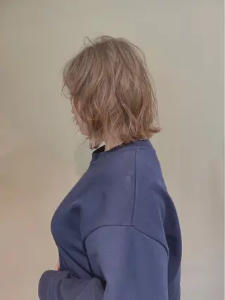 ショート urara /ブリーチ/艶カラーのヘアスタイル