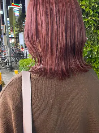 ミディアム カラー akane .のヘアスタイル