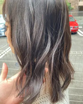 セミロング カラー 六本松航空所属・いわさき ゆずほのヘアスタイル