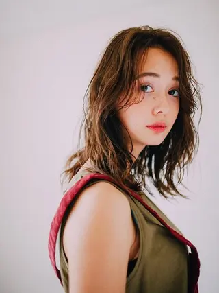 ミディアム カラー 白髪ぼかしハイライト 柳川拓哉のヘアスタイル