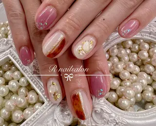 ミディアム R NAILSALONのネイルデザイン