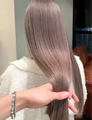 ロング Kurt by deco所属・hana /ハイトーンカラーのヘアスタイル