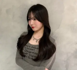 ロング 谷 亜澄のヘアスタイル