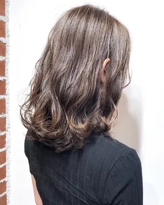 セミロング 艶カラー YOSHIMURAのヘアスタイル