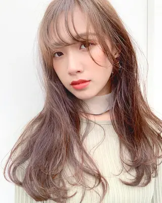ロング レイヤーカット、 大人可愛い　中村美羅のヘアスタイル