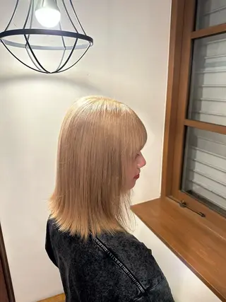 ロング ハイトーン/デザイン KURUMIのヘアスタイル