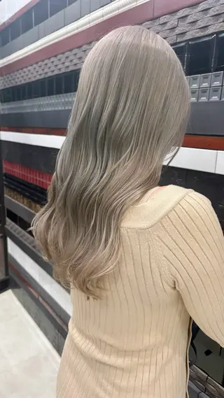 セミロング design salonLia所属・色落ちまで2度綺麗な ハイトーン🪞/ミクのヘアスタイル
