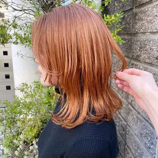 セミロング カラー TOMOYAレイヤー ブリーチ縮毛矯正のヘアスタイル