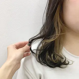 ミディアム カラー 岩田菜央 《武蔵小杉》のヘアスタイル