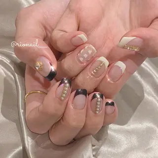 ネイル 𝘙𝘪𝘰𝘯𝘢 ...🕯🤍のネイルデザイン