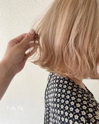 ミディアム カラー ツキノキ ミナのヘアスタイル