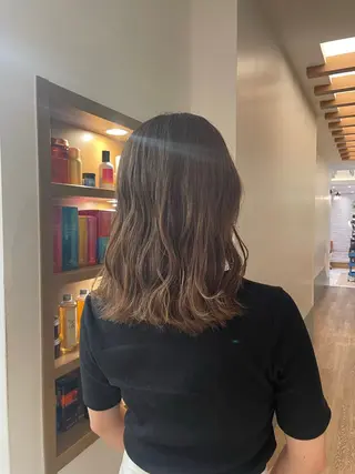 ミディアム カラー リカ/ハイトーン ・オリーブ🍀のヘアスタイル