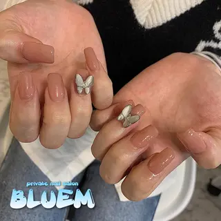 ネイル BLUEM なな🐶のネイルデザイン