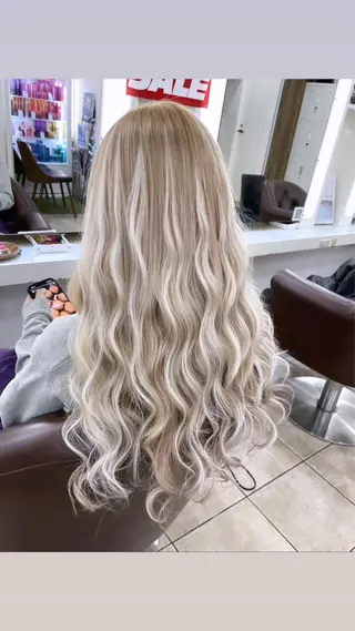 ロング ハイトーン/ エクステのヘアスタイル