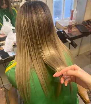 ロング ミタムラ ユナのヘアスタイル