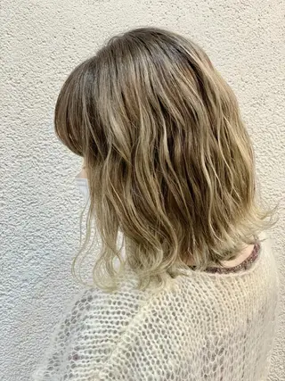 ミディアム TIARA by emi+所属・みい 💜🧡のマツエク・マツパデザイン