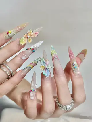 ネイル ビルドアップ ビューティー　リリのネイルデザイン