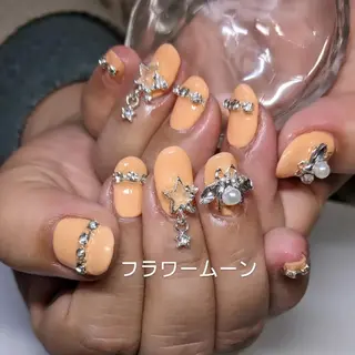 ネイル フラワー ムーンのネイルデザイン