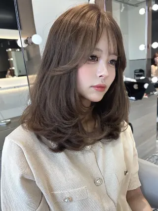カラー セミロング Lond Roleのヘアスタイル