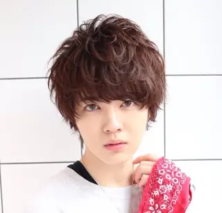 ショート パーマ メンズ 赤み消し🌿 透明感カラー🫧のヘアスタイル