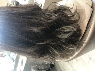 カラー 嶋村夏実🌼レイヤー 🌸白髪ぼかしのヘアスタイル