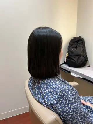 ミディアム 三富 陽菜のヘアスタイル