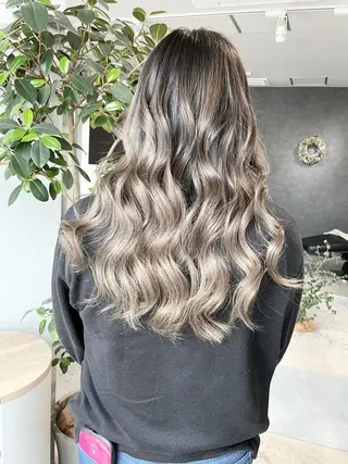 セミロング 岸川 恭子のヘアスタイル