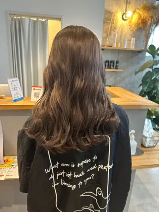 ミディアム カラー yuika .のヘアスタイル