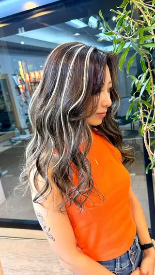 ロング カラー Cure2所属・🌈白いハイライト 🌈 🐶ノザワ🐶のヘアスタイル