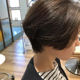 ショート カラー J.M HEAD所属・稲荷 友美のヘアスタイル